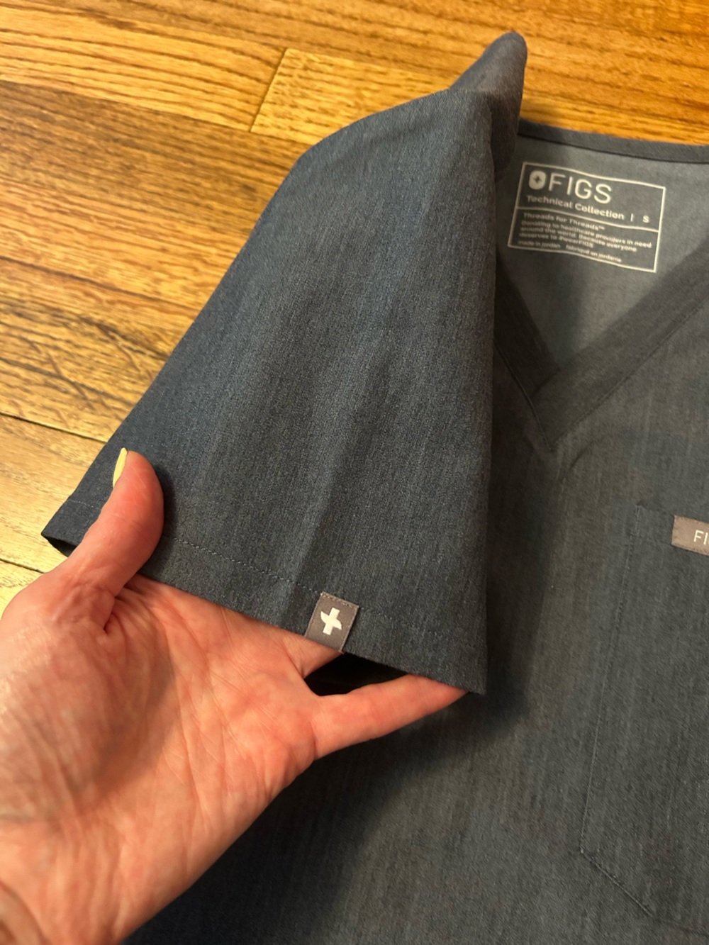 Figs Catarina One-Pocket Heather Denim Scrub Top - Picture 6 of 7